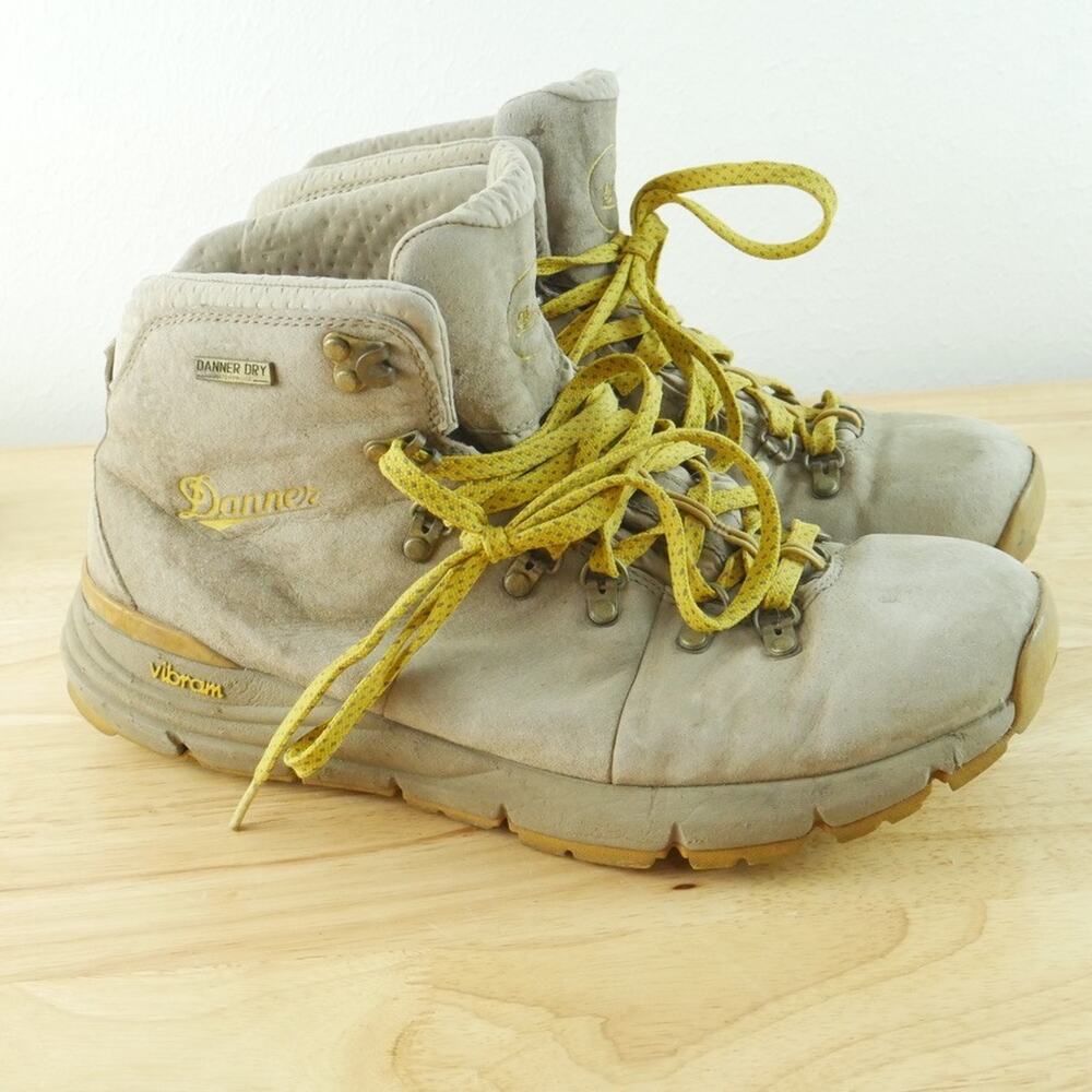 Danner Mountain 600 4.5” Rich Tan Nubuck 62249 Hiking Boots Men’s 9.5 D Outdoor